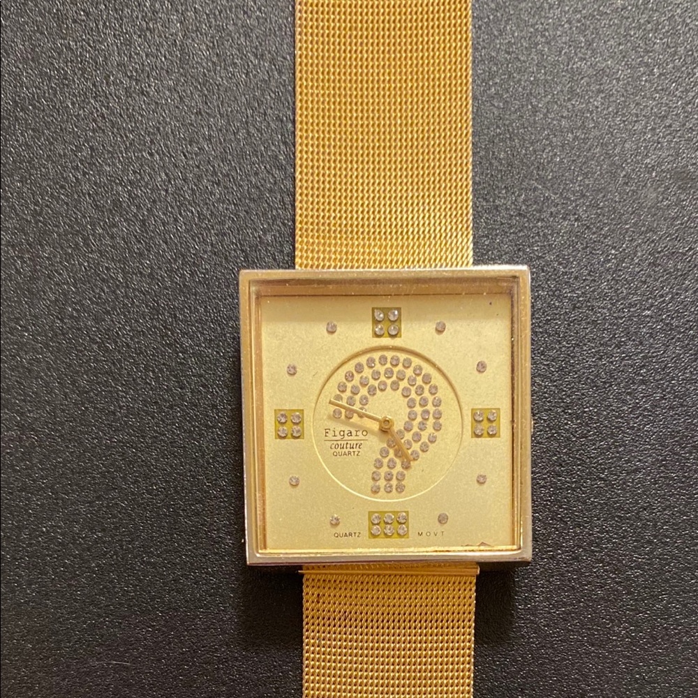 Figaro Couture Gold squared watch